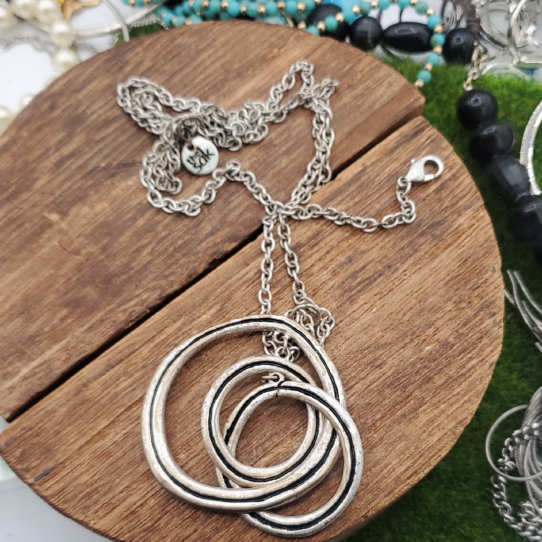 Saks Fifth Silver Interlocking Ring Pendant Necklace - Women Jewelry 32 In N3930 81$